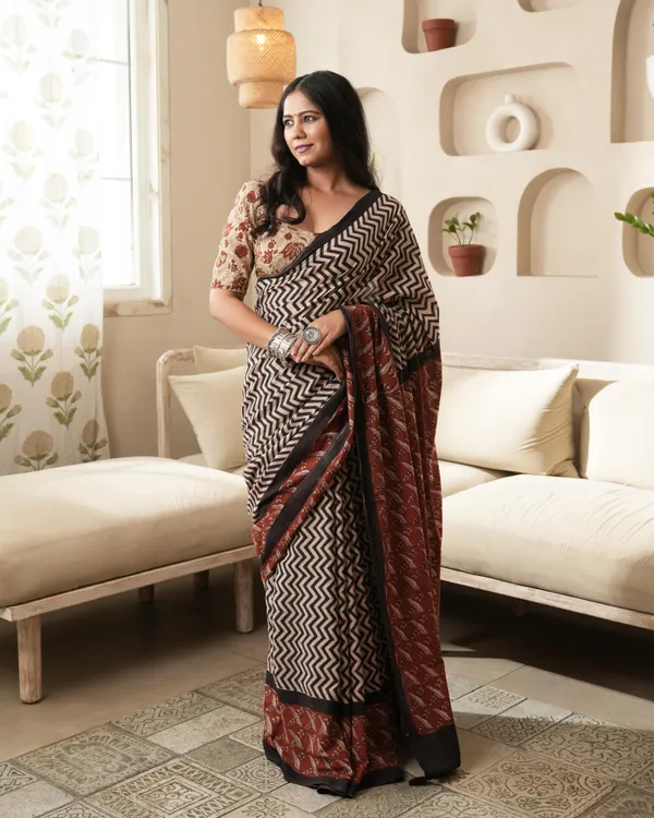 Black_Cotton_Zigzag_Print_Mulmul_Saree_For_Women
